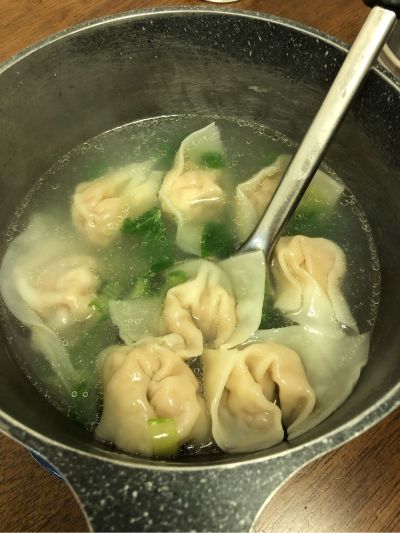 招牌上安排3个灯，需要师傅自备手脚架