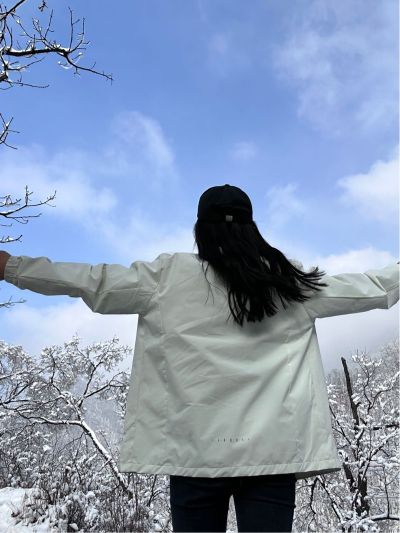 二十几平米的卧室装修，隔断成一个衣帽间或者书房和卧室