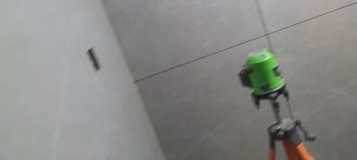 优秀泥工班组  父子搭档  以最具匠心的姿态 贴好每块瓷砖