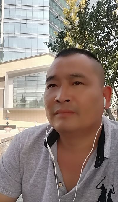 专业防水，有20年做防水经验，屋面，卫生间阳台的防水维修。价格合理，保证质量