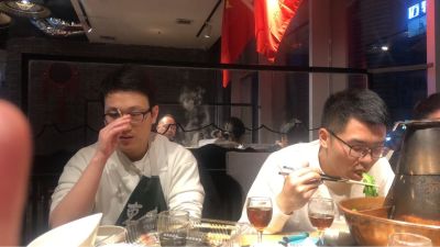 CPU持续高温，更换水冷也没解决。 来个专业人士上门处理解决下。