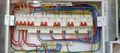 水电水电维修卫浴刮腻子。无