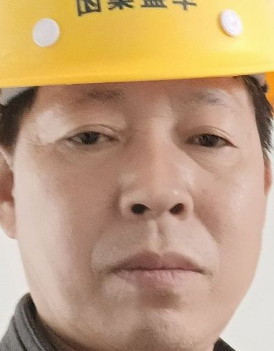 本人贴砖，砌墙，抹灰，安装大理石，
深圳，惠州，东莞，佛山，都可以，但是工作量要大一点，才去办外地，家装，工装，𡋾墅，都能做。