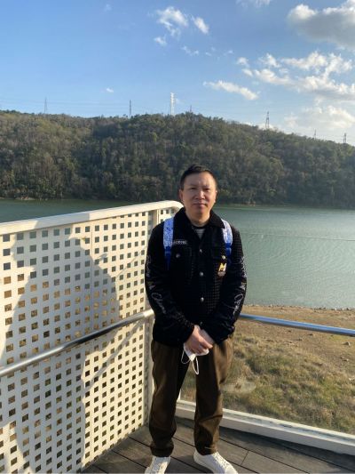 阳台加盖钢化阳光棚周围铝合金门窗封闭