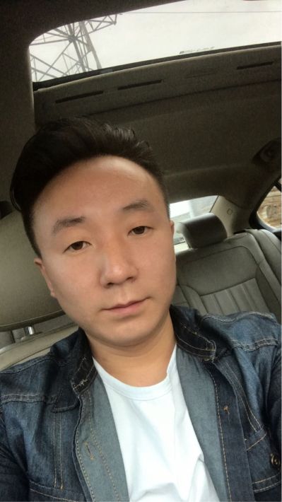 原有的圆弧侧板有瑕疵，需要更换新的圆弧侧板。