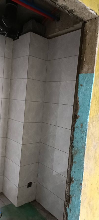 贴墙砖修水管