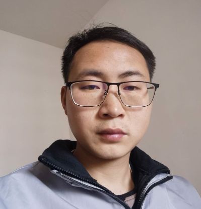 楼梯改色，扶手和踏面改浅灰色，踢面改白色，共14节台阶，门改浅灰色