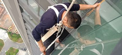 承接广东范围内门.窗.阳光房.护拦.雨棚拆除