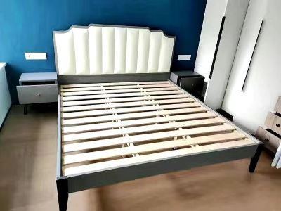 安装三张床