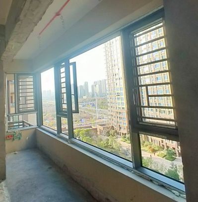 专业封阳台    断桥铝   系统门窗      定制