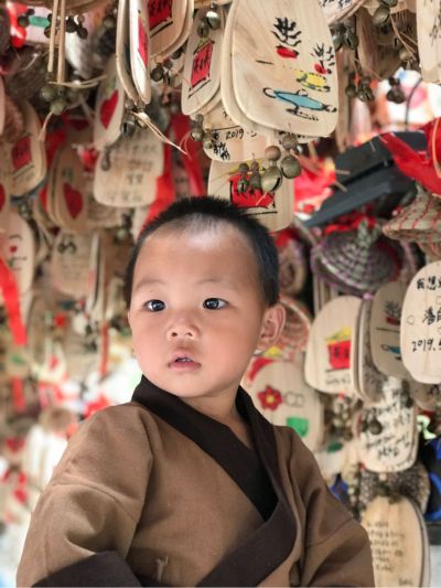 阳台蜂窝板集成吊顶安装，窗帘盒安装，隐形晾衣架安装。5个平方左右