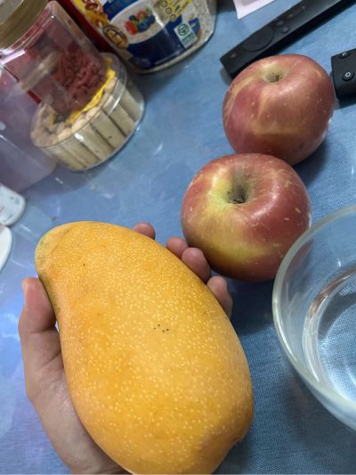 铲掉旧瓷砖2块，贴新瓷砖2块
我们提供瓷砖，铲除和贴瓷砖不能有损伤其他正常瓷砖，完好无损，贴的新瓷砖要和和原地面水平，结实无空鼓，无脱落。
不需要美缝。
瓷砖大小1.2米✖️0.6米
价格和时间可以灵活
