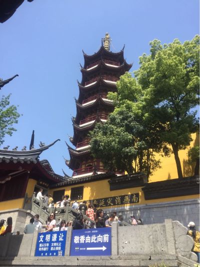 主要是更换男士小便池里的试纸和清洗液，需要带宽透明胶布和小刀或剪刀。可以长期合作，价格可议，联系电话（+VX）153 1107.7926