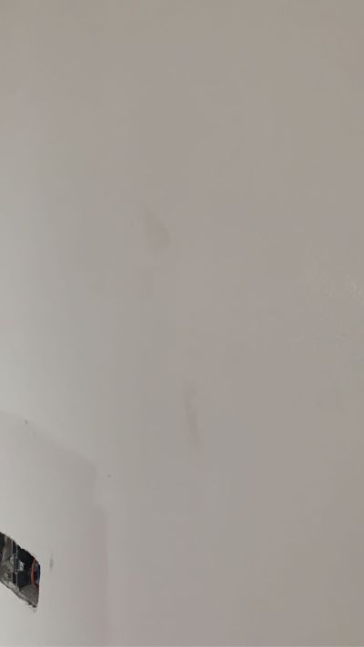 1.一块砖贴错了，需要拆了贴新的 800*800
2.一个窄区域贴砖
3.水泥找平裂了，需要拆了重新做水泥 大概是10cm半径