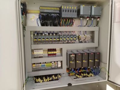 专业电气设备线路故障维修，水电安装线路给水排水安装，工厂电路，灯具安装，电焊管道焊接，钢构焊接，屋顶修补。电工，焊工持证操作。