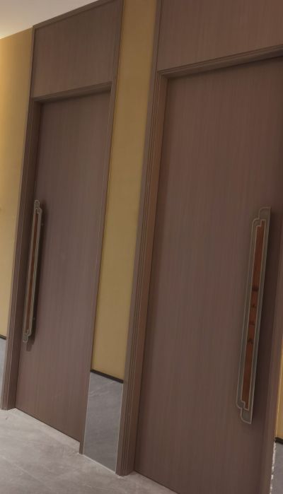 本人专业套装门安装，木饰面护墙，柜子等