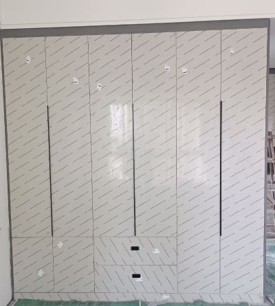 全屋定制厂：专业定制衣柜，酒柜，鞋柜，榻榻米，橱柜，隔断柜等各种板式家具定制，电话18253046006