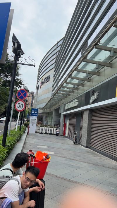 找小工搬板材上楼，有电梯