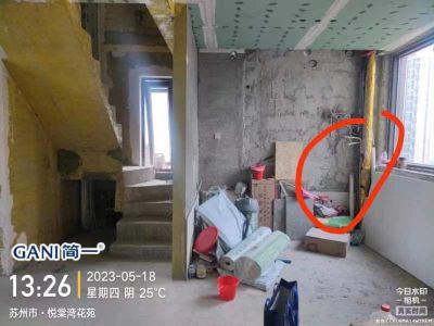 把厨房下水管砌砖包起来就行，一天的活