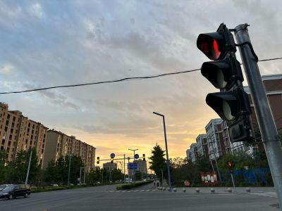 拆装7个家用筒灯，之前的色温不好，买了七个筒灯重新安装，在于家务新月里