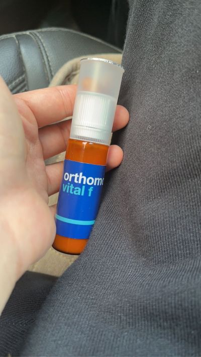 房顶的铁片漏水，要修补更换。