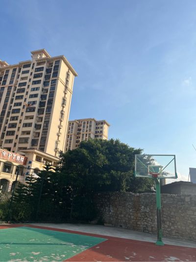 贴砖割缝刮白