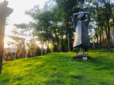 玄关台安装修补及上色（铁艺和岩板结合，需要做工精细安装牢固平稳）铁艺和面板接缝处需要修补严实不漏缝细