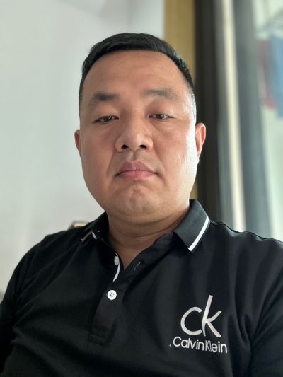 需要拆箱安装，拼装，不需要带任何工具，直接拼装就行了。