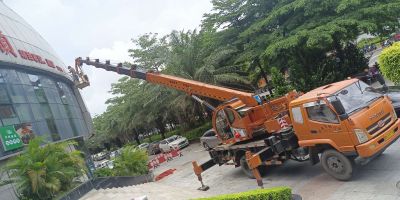 有在深圳市需要吊车高空作业车的请联系我，