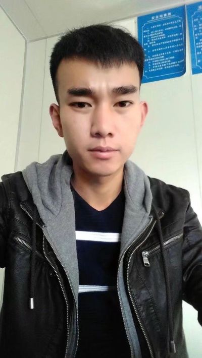 找一个装修木工师傅，320一天，长期有活，长期合作，工资月结