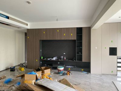 家装收尾电工，主要是会找线。。。安4个吸顶灯，全屋的开关插座，1个前置过滤器，2个厕所风暖接线，2个窗帘盒明装线型灯，24个射灯。自己父亲做了安了几个开关插座，有事走了。打包价联系，老师傅联系，打电话来讲价的勿扰