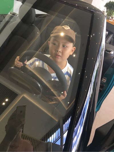 洗手间单轨吊门和门框边