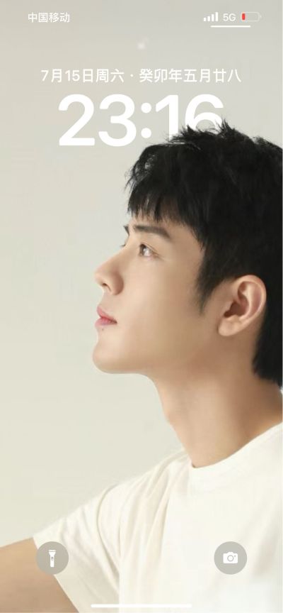 定制过来的偏大，需要切掉五公分，再打上钉子就好