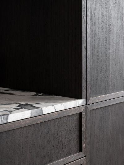 专业师傅来帮忙收个尾。全屋定制安装