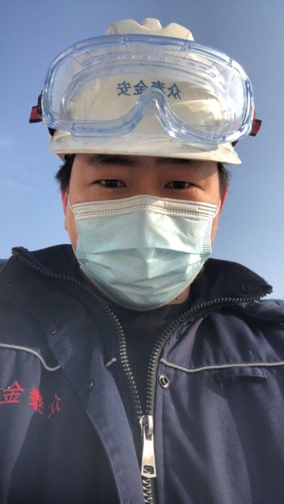 需要专门做挂画的师傅。
量大380多幅起，还有其他上墙安装的工艺品。价格另算