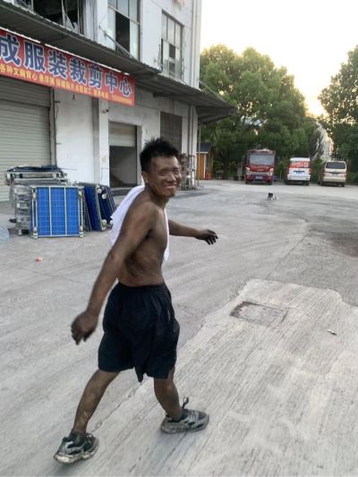 需要一个师傅，店里有人帮忙