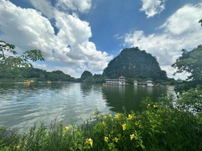厨房8平方地板砖拆除、门口贴瓷砖、负责装修垃圾清运。