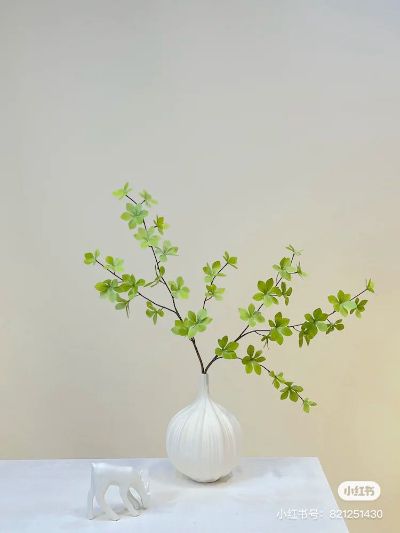 搬运家具四人
