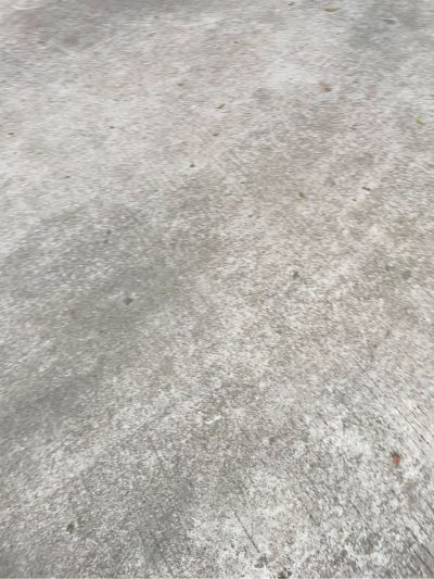 天花板吊顶空隙封水泥，没有什么难度，一个小时左右能完工。
