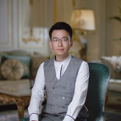 需要找专业的家具维修，师家具有一点磕碰，还有一些脚步平需要带一些脚垫。