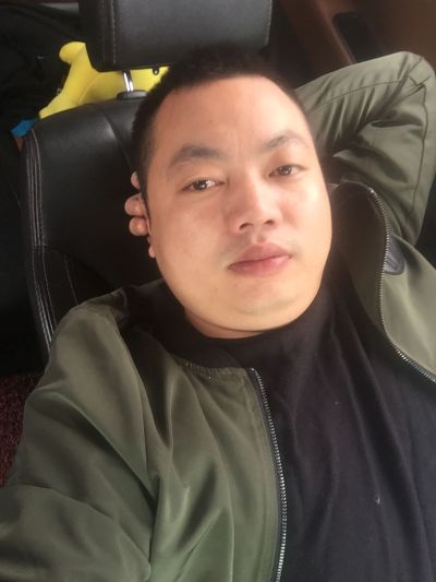 安装地板脚线