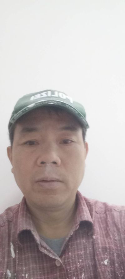 刮腻子.刷漆