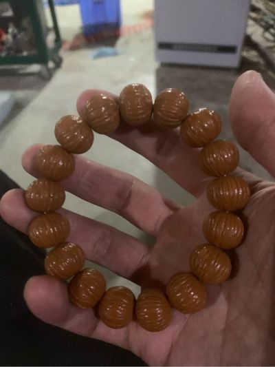 油烟机扩孔，插根排烟管进去，需要拆下厨房吊棚并安装回去。