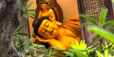 公司背景墙安装，材料是竹炭木基材板