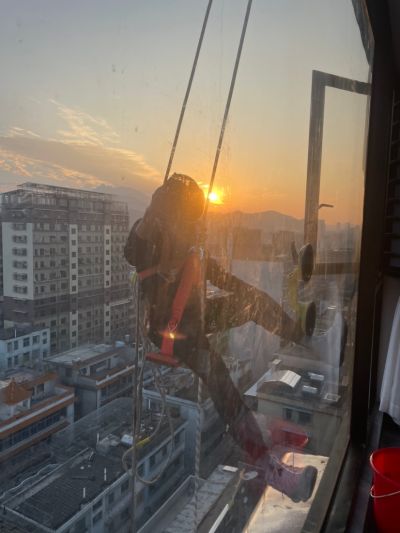 黄伟彬专业高空作业专业高空清洗蜘蛛人高空