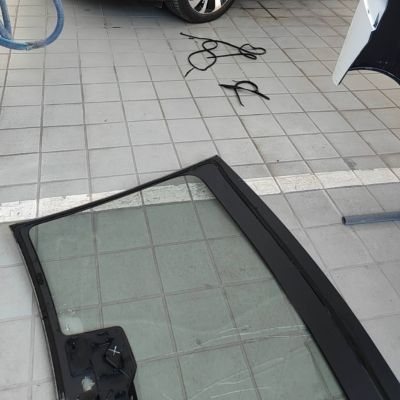 专业汽车玻璃安装，修复，贴膜，重庆主城范围内可上门服务。