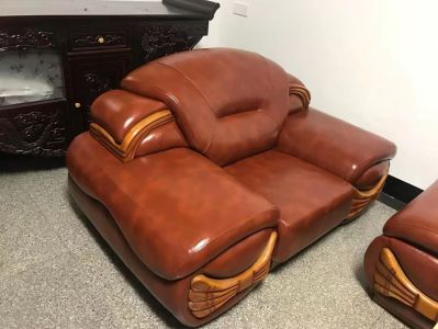 专业床头餐椅沙发翻新维修。软硬包定制。从业经验丰富。